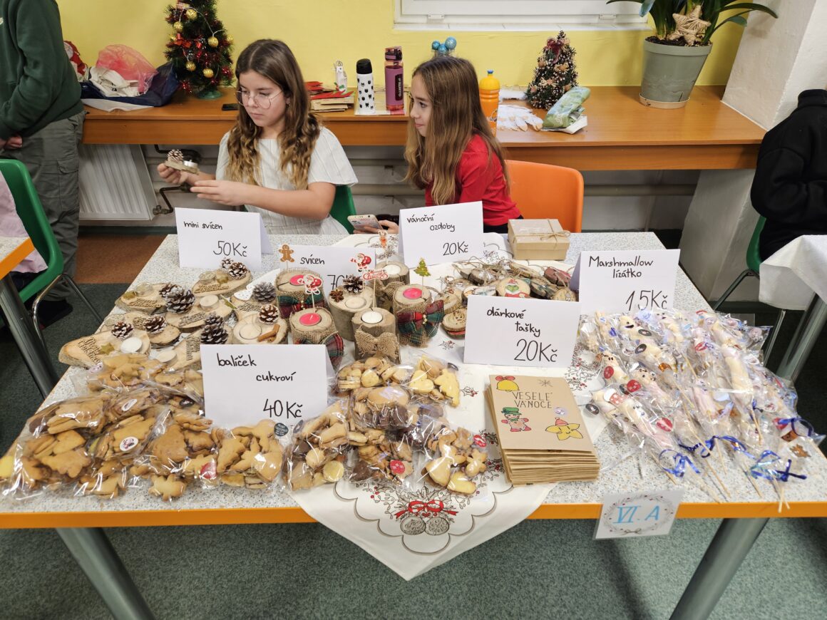 Vánoční kavárna a minijarmark