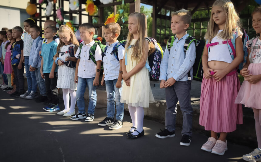 Slavnostní přivítání prvňáčků v atriu školy