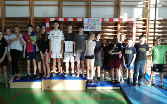 Školní kolo ve šplhu na tyči