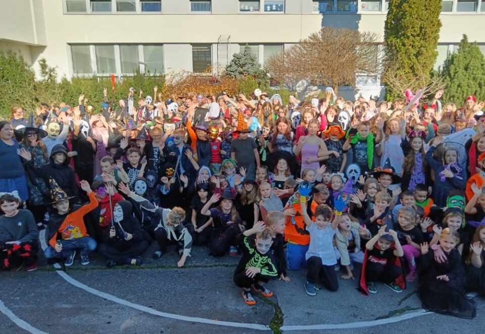 SAVE_20251110_183811 Tak jsme měli Halloween…