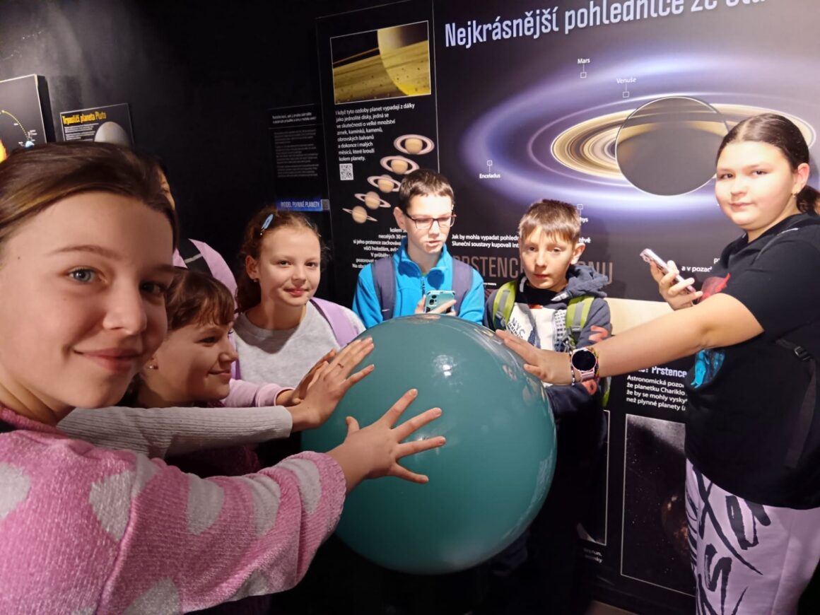 Exkurze do Planetária- program Vesmírné oázy