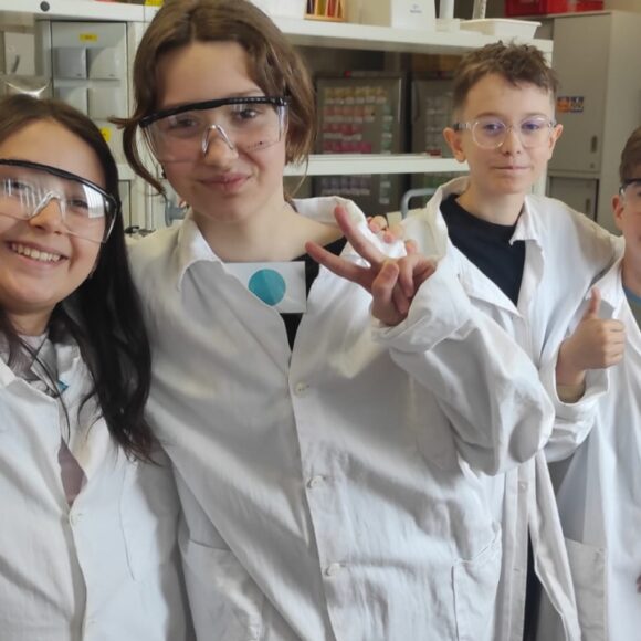 Malí vědci v akci: Třída IV.B poodhalila tajemství kapky vody