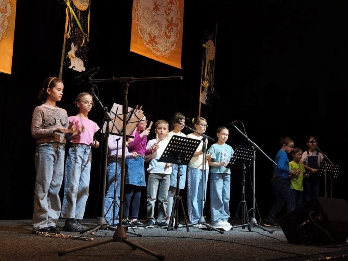 photo_5931786527035821231_y Svátky jara – vystoupení žáků ZŠ Gen. Svobody a Klubu Sobíšek