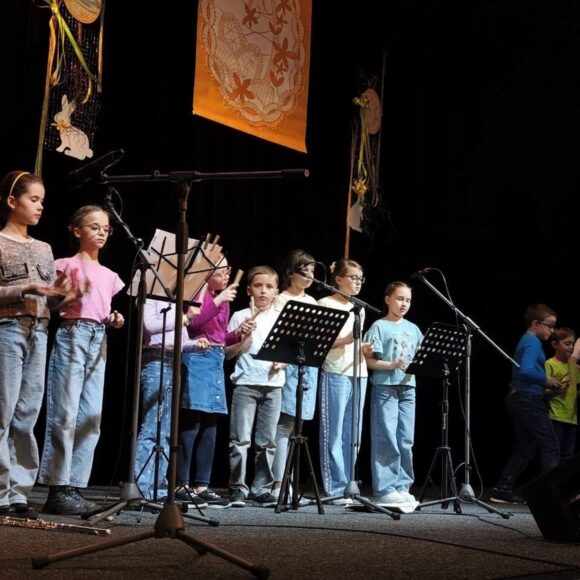 Svátky jara – vystoupení žáků ZŠ Gen. Svobody a Klubu Sobíšek