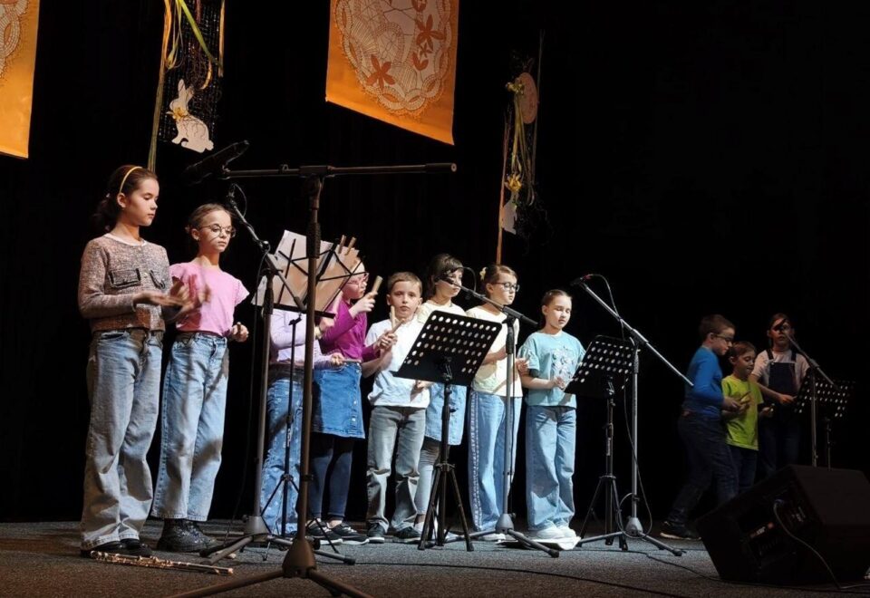 Svátky jara – vystoupení žáků ZŠ Gen. Svobody a Klubu Sobíšek