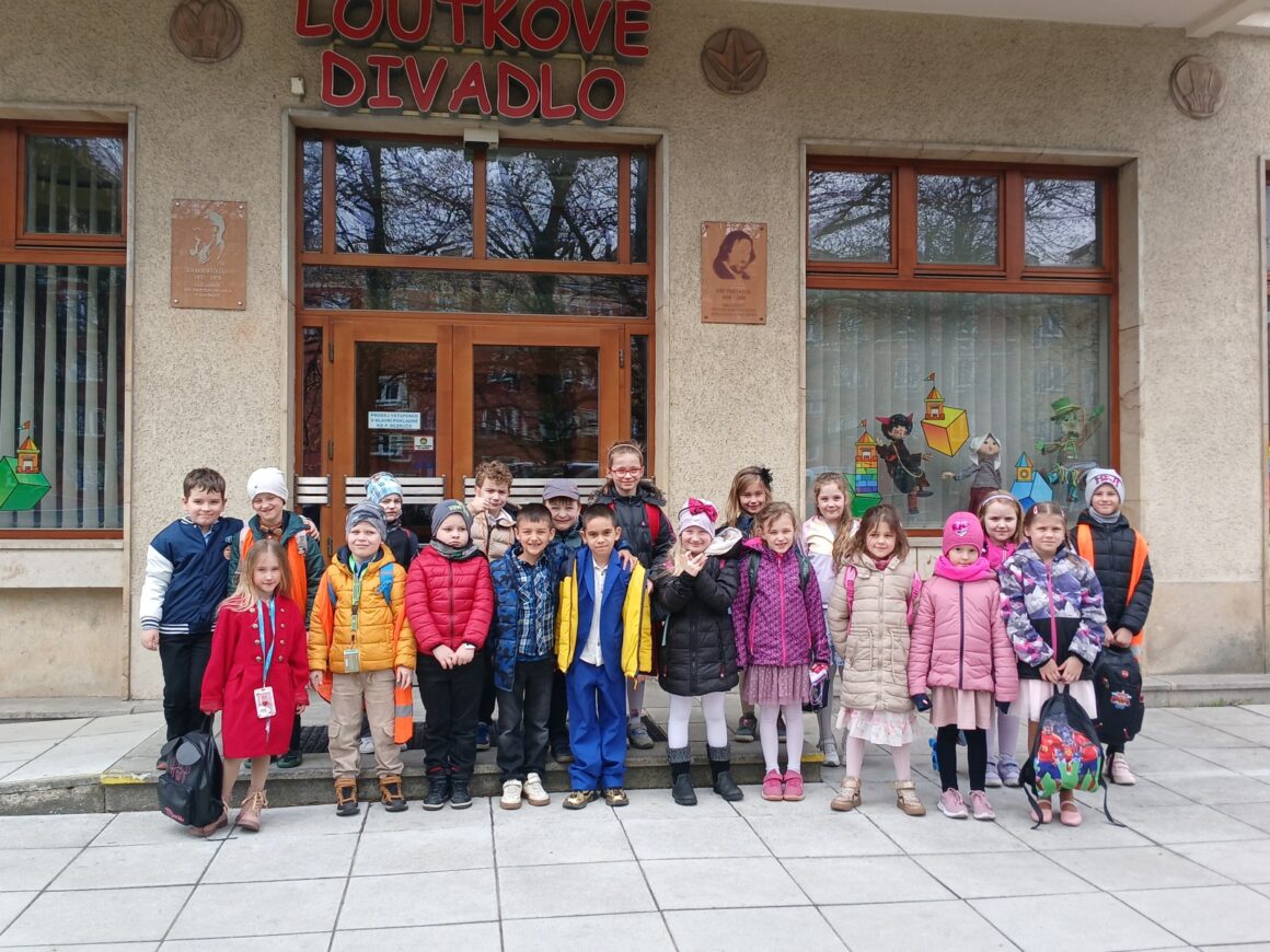 20260414_111314 Maxipes Fík ovládl havířovské divadlo