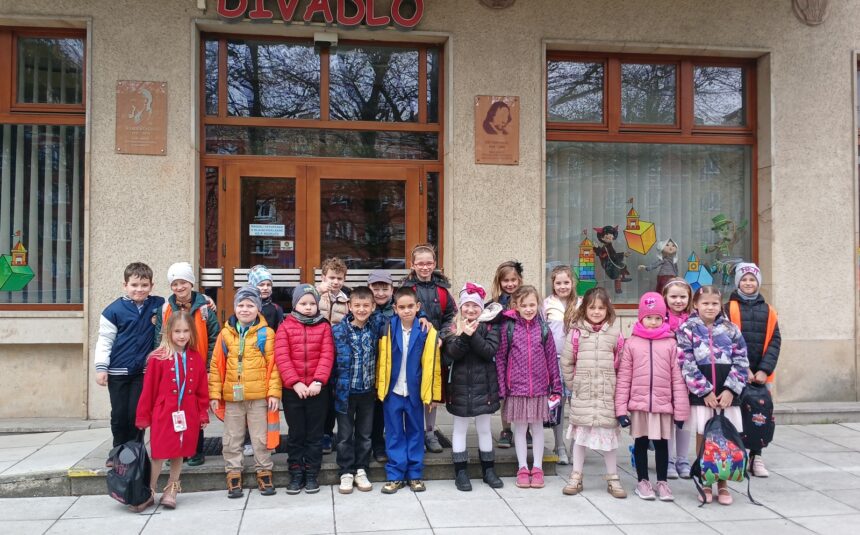 Maxipes Fík ovládl havířovské divadlo