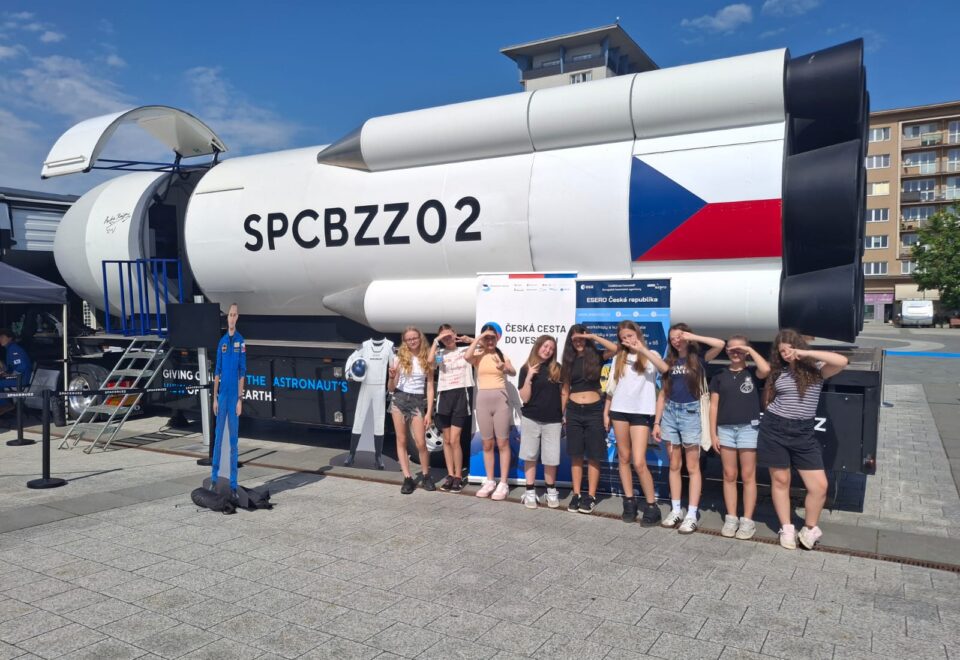 af23d8d8-1e0c-4b6e-bf44-fb1640cfc8ab Šesťáci z Generálky dnes zažili cestu do vesmíru!