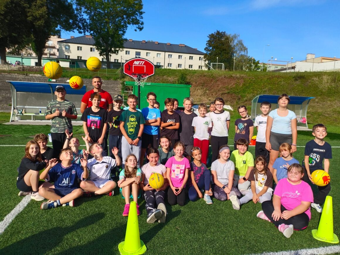a5297547-38fa-498e-9447-590e16151fed Basketbalový týden na ZŠ: Když míče létají a děti sportují s nadšením