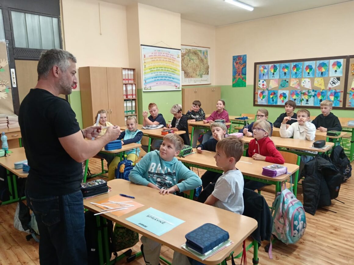2c3e9814-a277-4604-9b7d-27d0c4ea5b83 Preventivní program: Základy bezpečného internetu ve IV.B